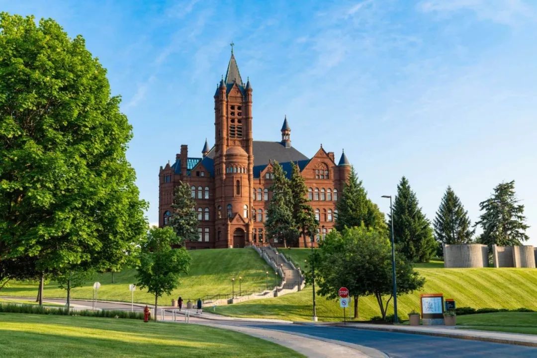 弗吉尼亚理工大学弗吉尼亚理工大学坐落在美国东海岸弗吉尼亚州的黑堡